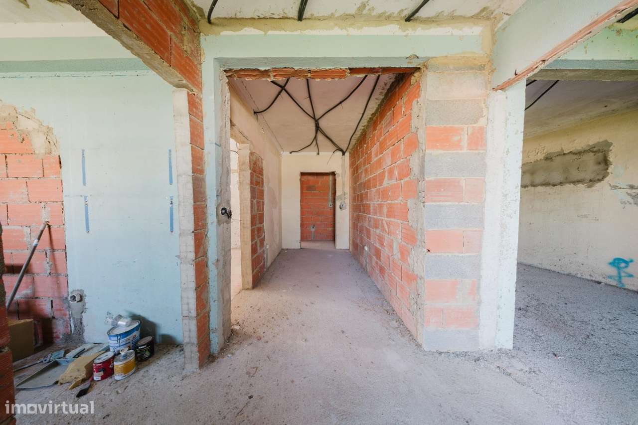 Moradia T3 Isolada por Renovar | Bairro Novo da Jardia, Montijo-16