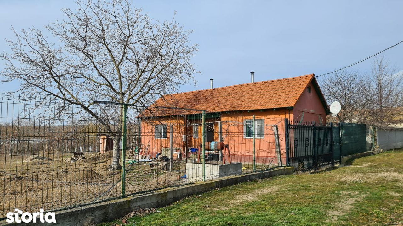 Casa 3 camere + curte 2000 mp de vanzare, satul Piatra, jud. Constanta