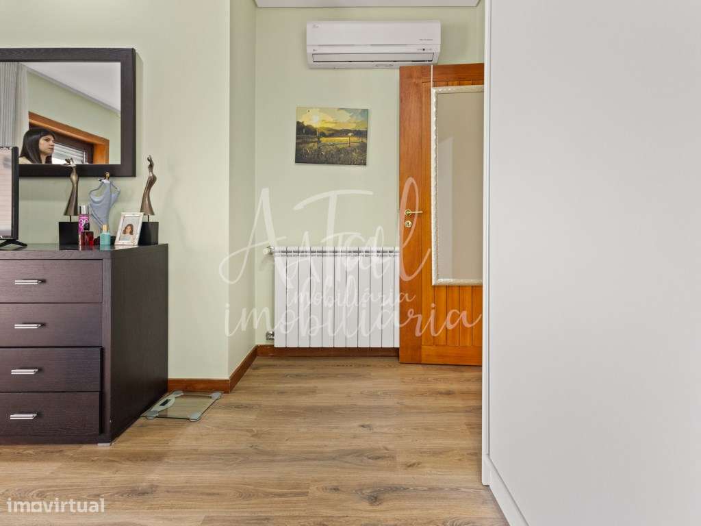 Duplex T5 no centro de Ponte de Lima com terraço panorâmico e 2 gar...-4