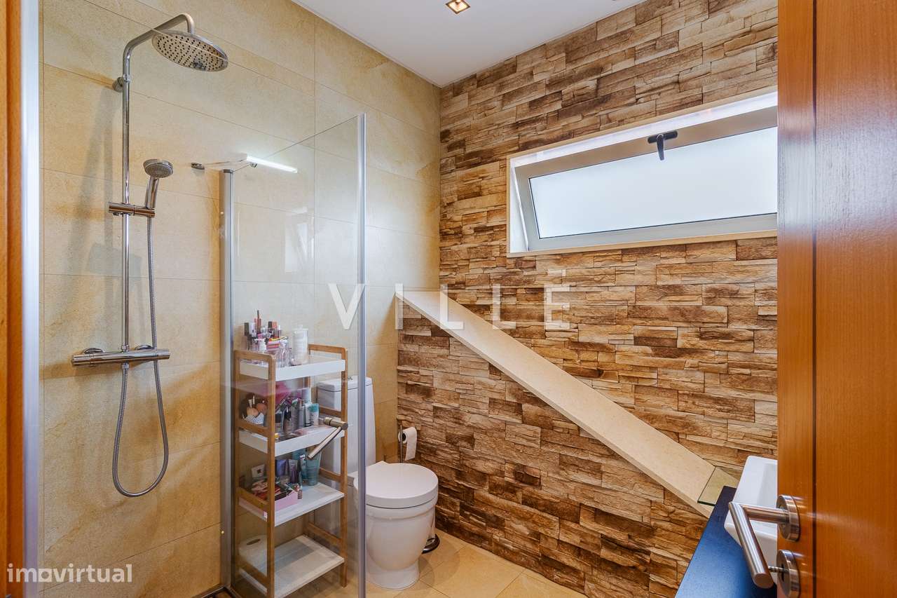 Moradia T4 com piscina aquecida e garagem dupla-45