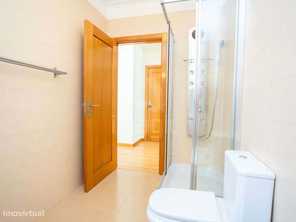 Apartamento T2 Usado com lugar de estacionamento em Vialonga-20