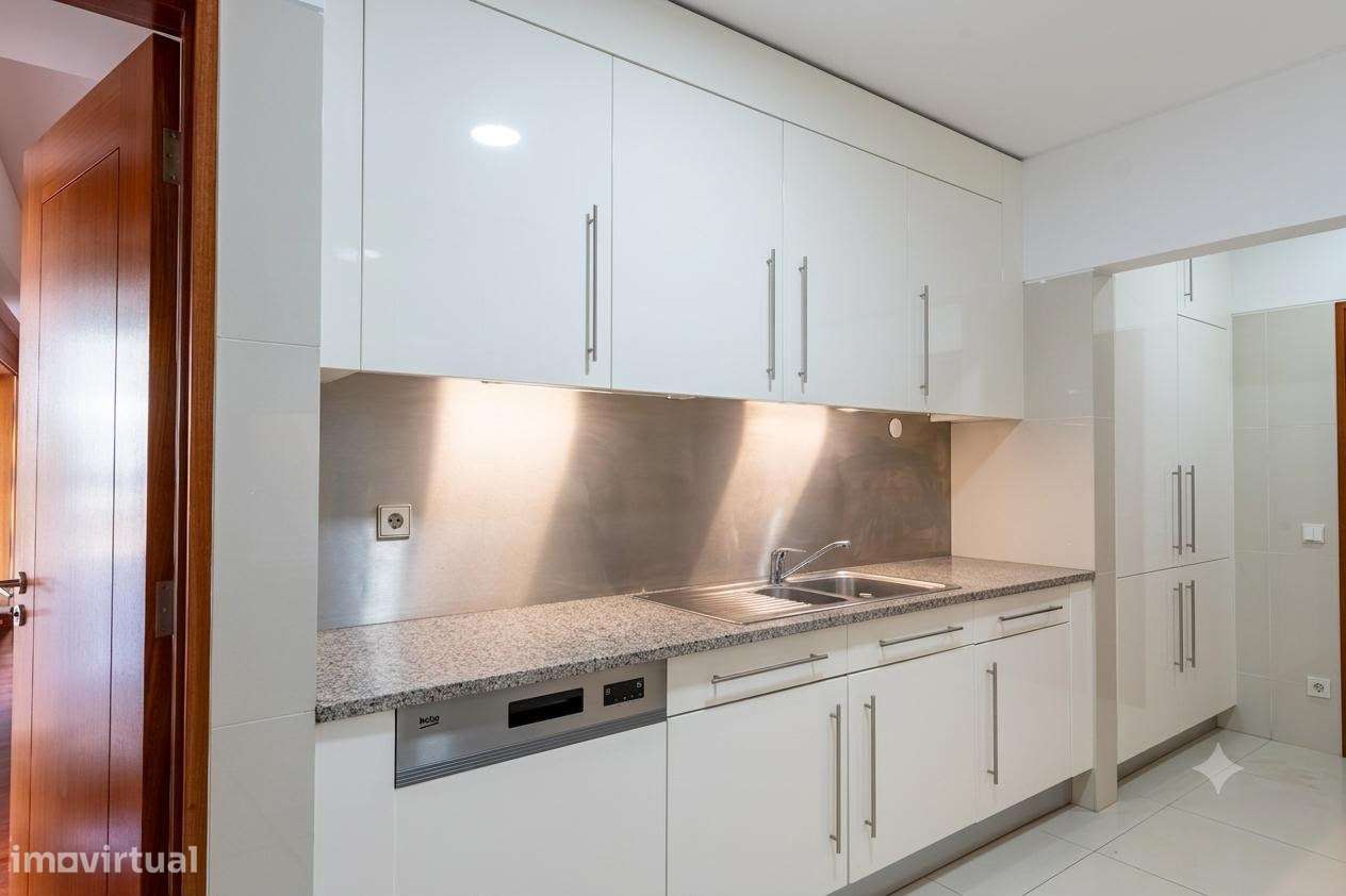 Apartamento T5 com 4 casas de banho e garagem-58