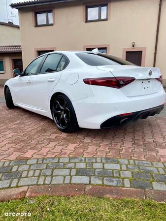 Alfa Romeo Giulia 2.0 Turbo 16V AT8 Veloce Ti - 4