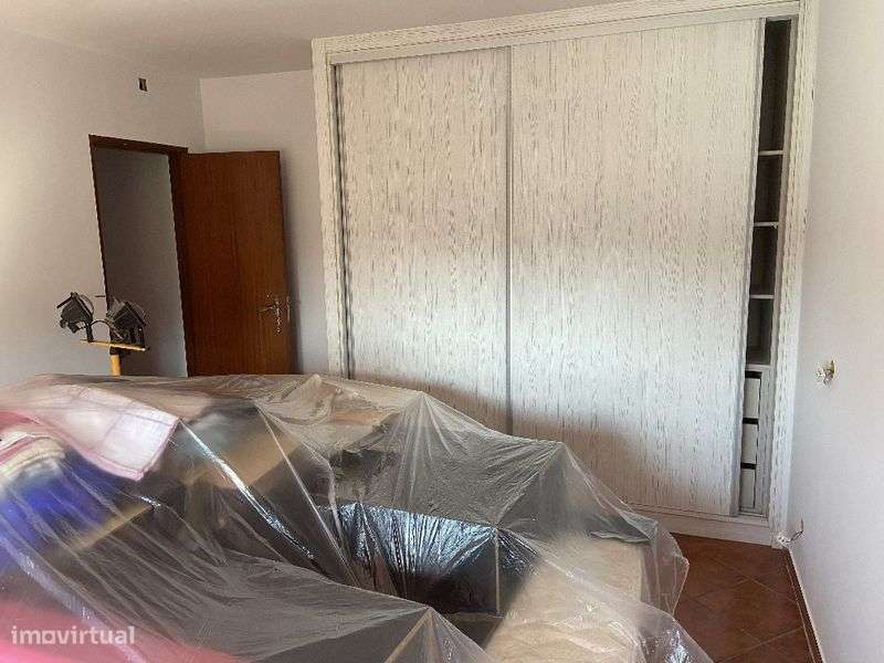 T2 Meirinhas semi mobilado, portão automático, com despesas - Grande imagem: 4/8