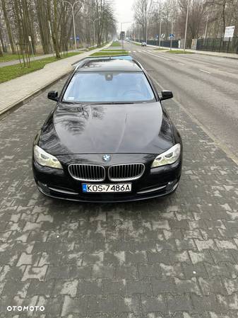 BMW Seria 5 525d xDrive - 14