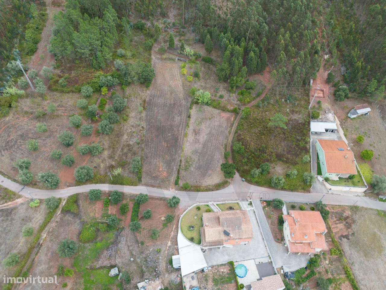 Terreno com viabilidade de construção 1700m - Grande imagem: 4/11