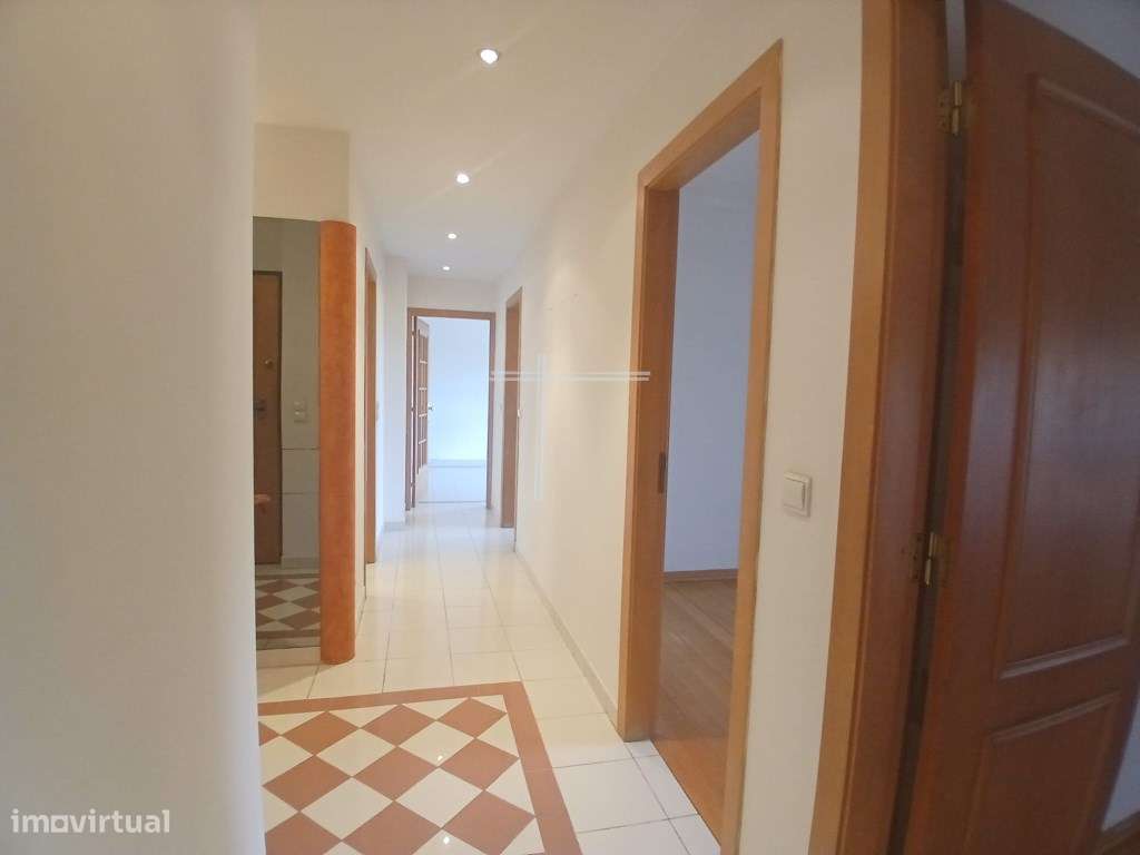 Apartamento T3, com varanda e arrecadação - Feijó-6