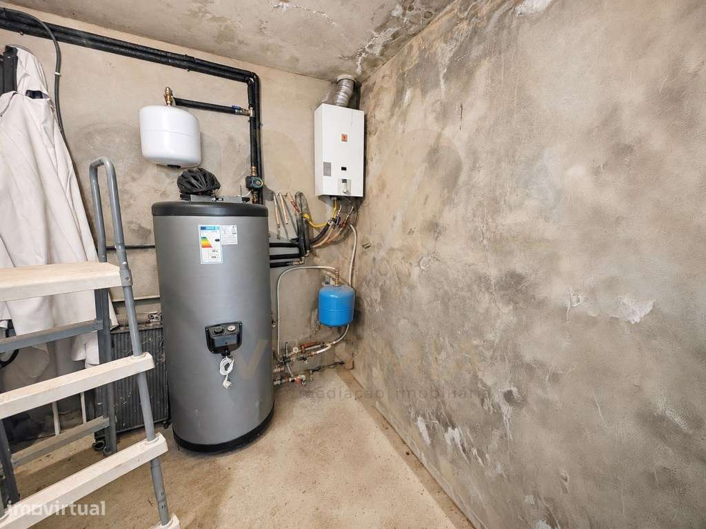 Moradia T4 c/ Jardim | Rebordões Santa Maria - Ponte de Lima-35