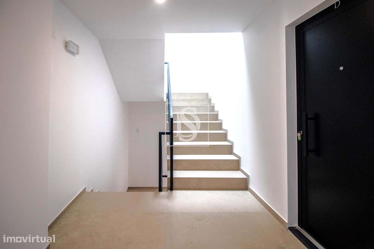 T2 NOVO c/ 139 m², Cozinha Equipada e Garagem Fechada p/ 2 Carros-12