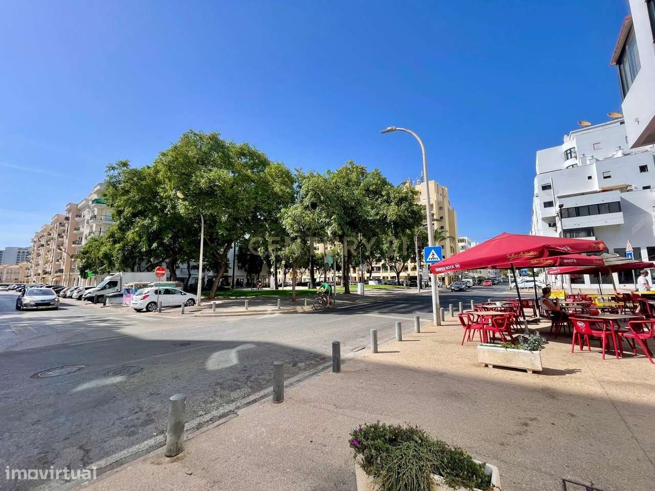 Exclusivo Apartamento T2 - Quarteira - Lugar de Garagem - Varandas - P-31