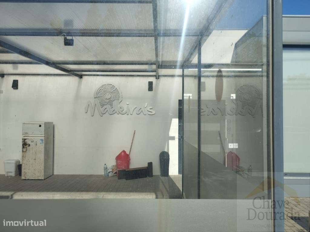 Imóvel para restauração ou habitação- excelente localização - Grande imagem: 5/17