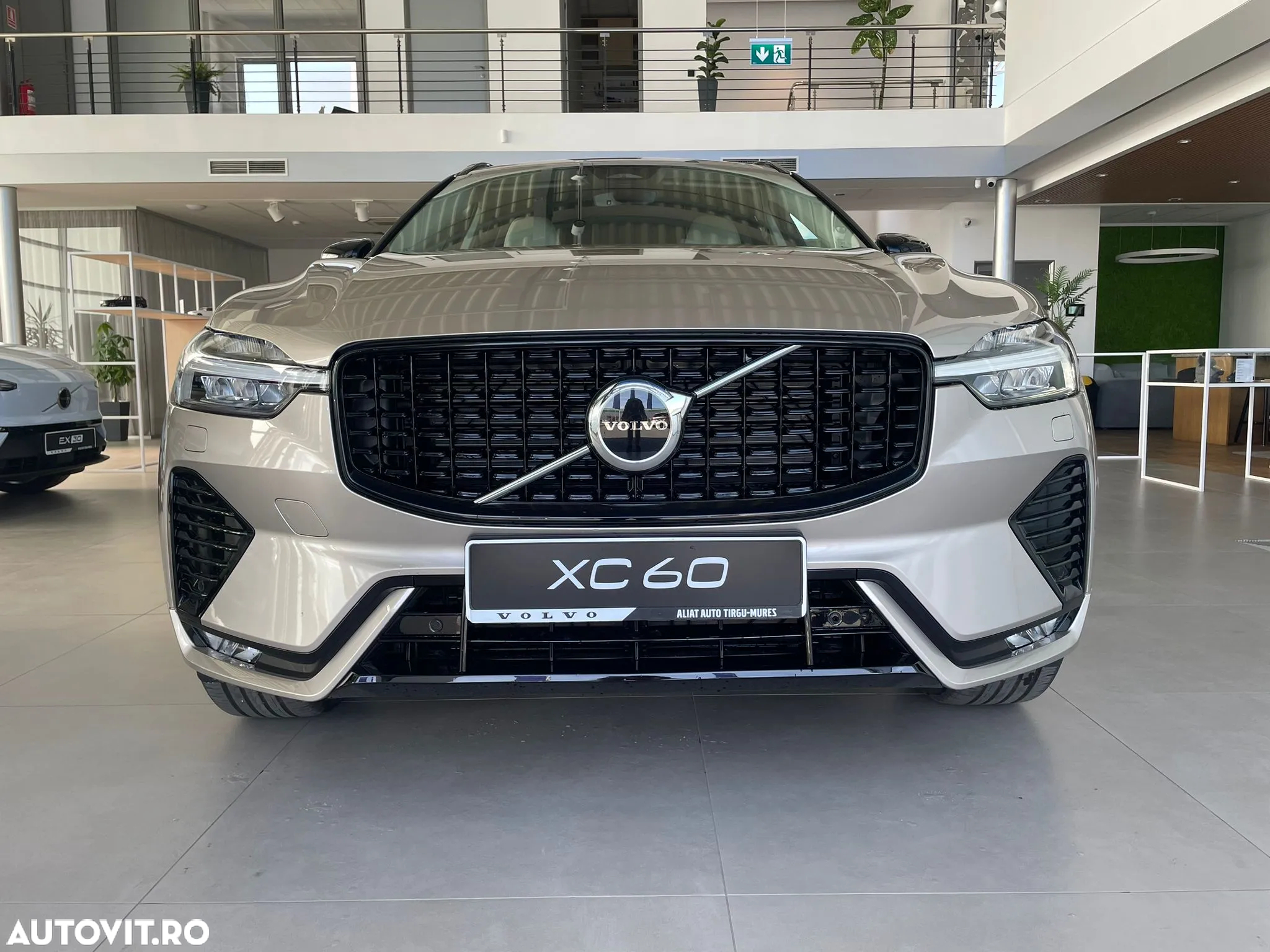 Volvo XC 60 B4 MHEV AT AWD Plus Dark - 2