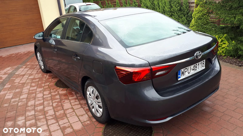 Toyota Avensis 1.6 Active - 11