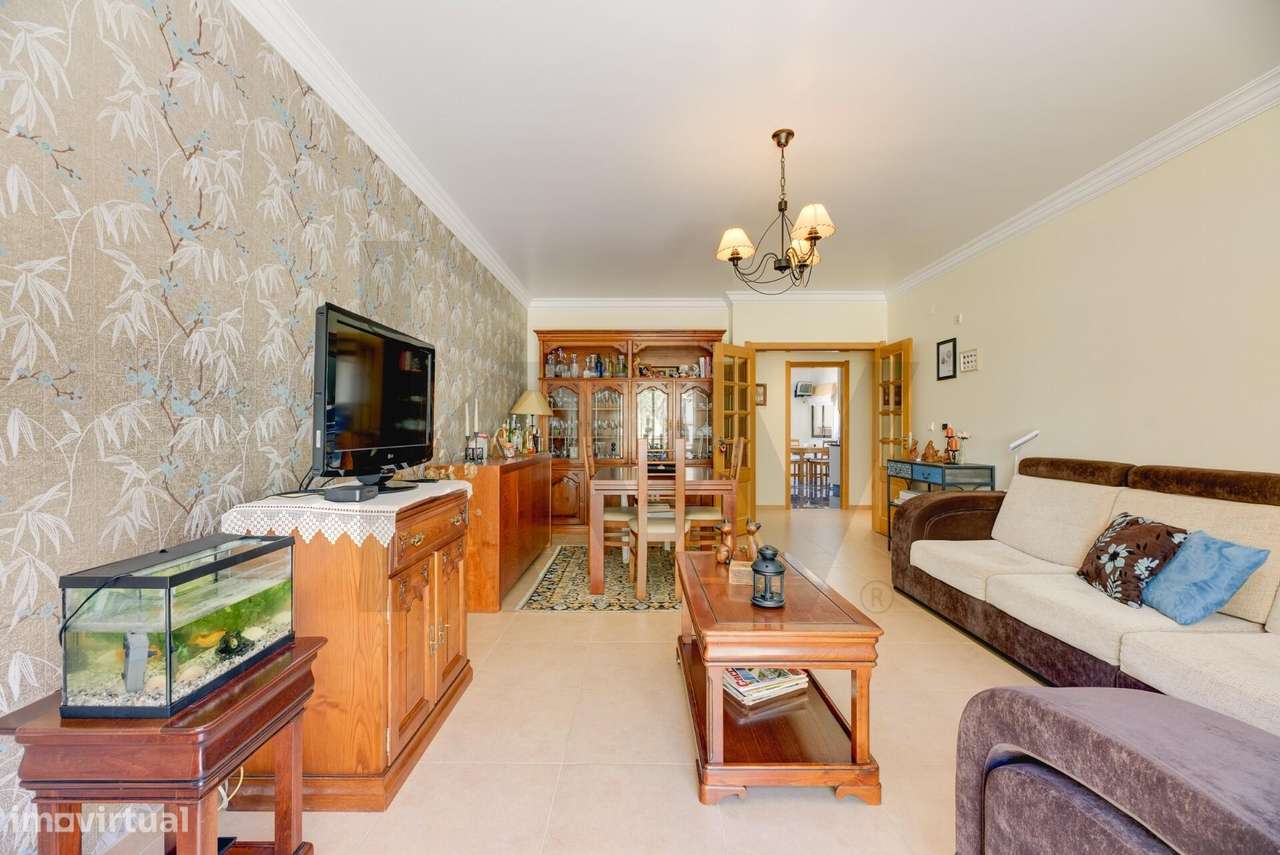 Apartamento T3 | Terraço, Box e Arrecadação | Urbanização da Ribeirada - Grande imagem: 5/41