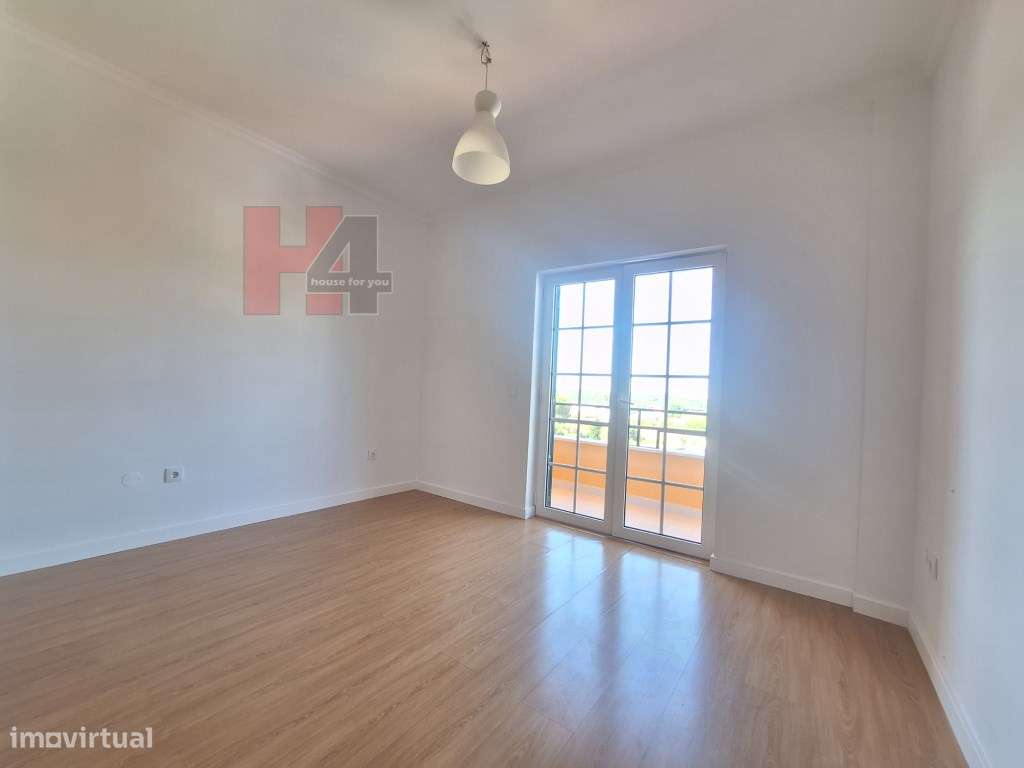 Moradia T4 com piscina inserida num terreno de 670m2 - Setúbal (OFE...-25