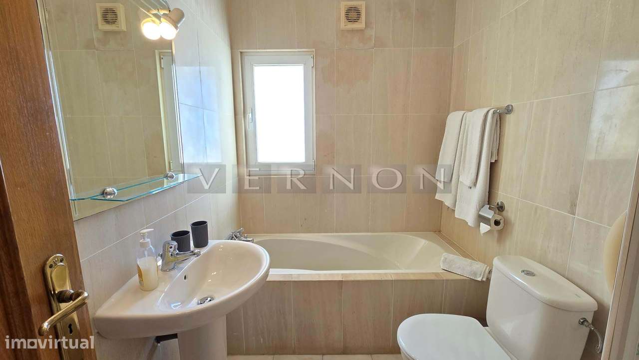 Algarve, para venda, moradia T5 primeira linha do mar com piscina aque-35