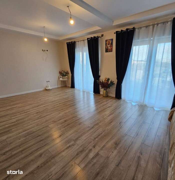 Proprietate 5 camere cu teren de 700mp spre vanzare in Cisnadie - Imagine principală: 2/16
