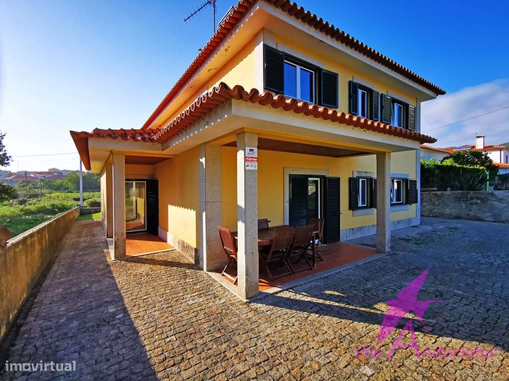 Moradia T4 Independente a 5 minutos da praia e do centro-30
