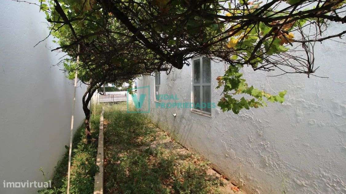 T2 em banda com garagem, jardim e terraço em Faro-8