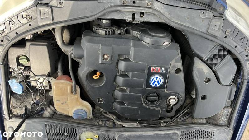 Volkswagen Passat 1.9 TDI Highline - 16