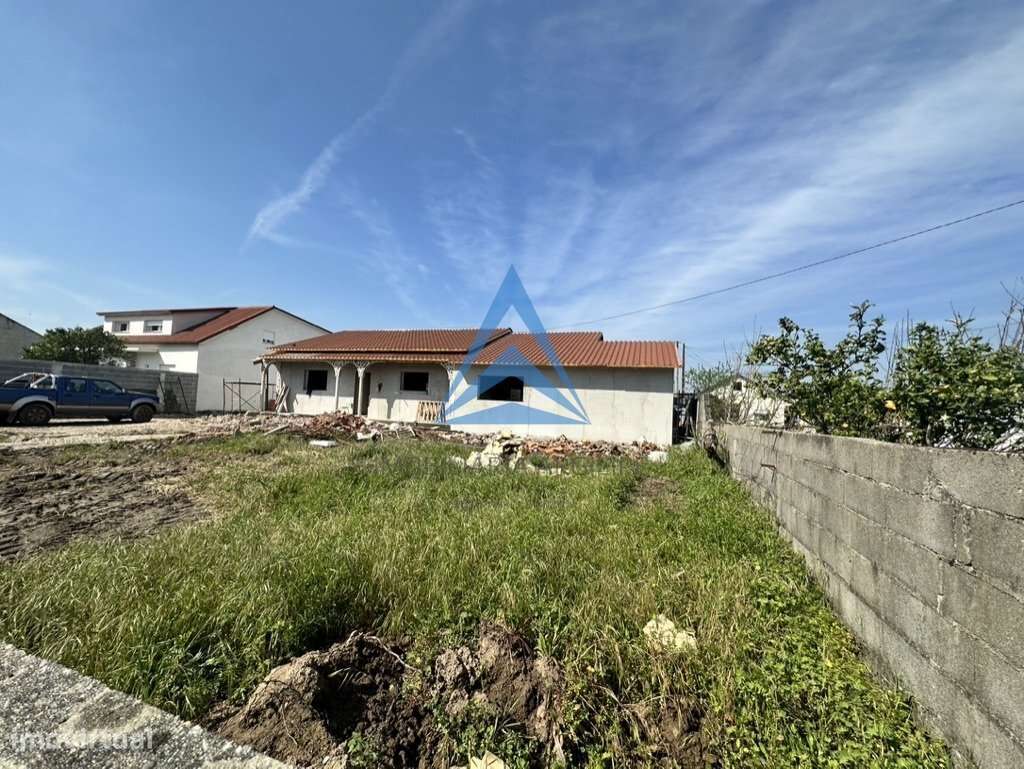 Moradia T5 com Piscina-19