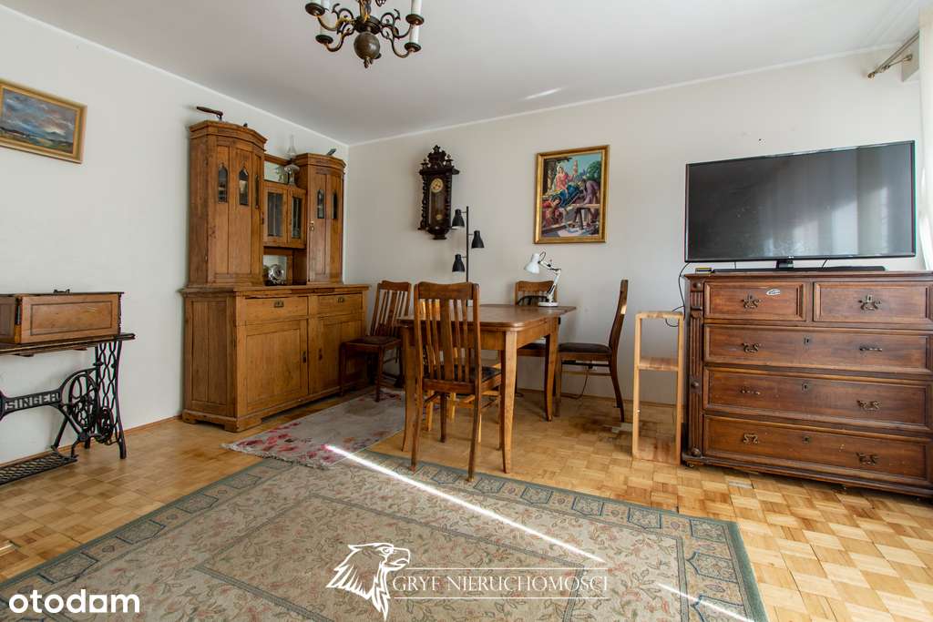 Przestronne 4 pokojowe mieszkanie blisko centrum - Pełny obrazek: 2/8