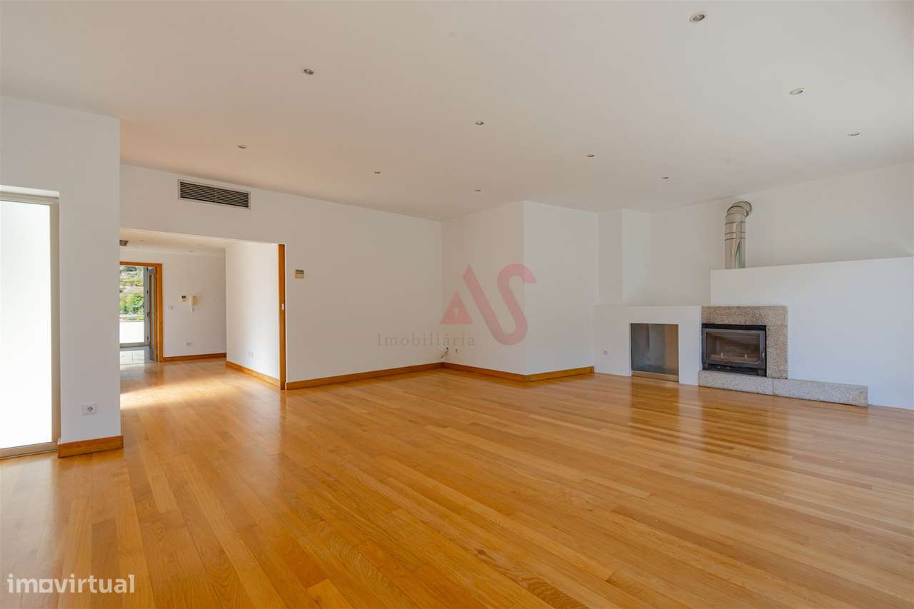 Moradia T4, com 3 pisos, com licença p/ comércio em Baião. - Grande imagem: 5/41