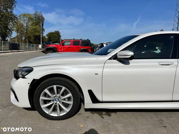 BMW Seria 7 750i xDrive - 8