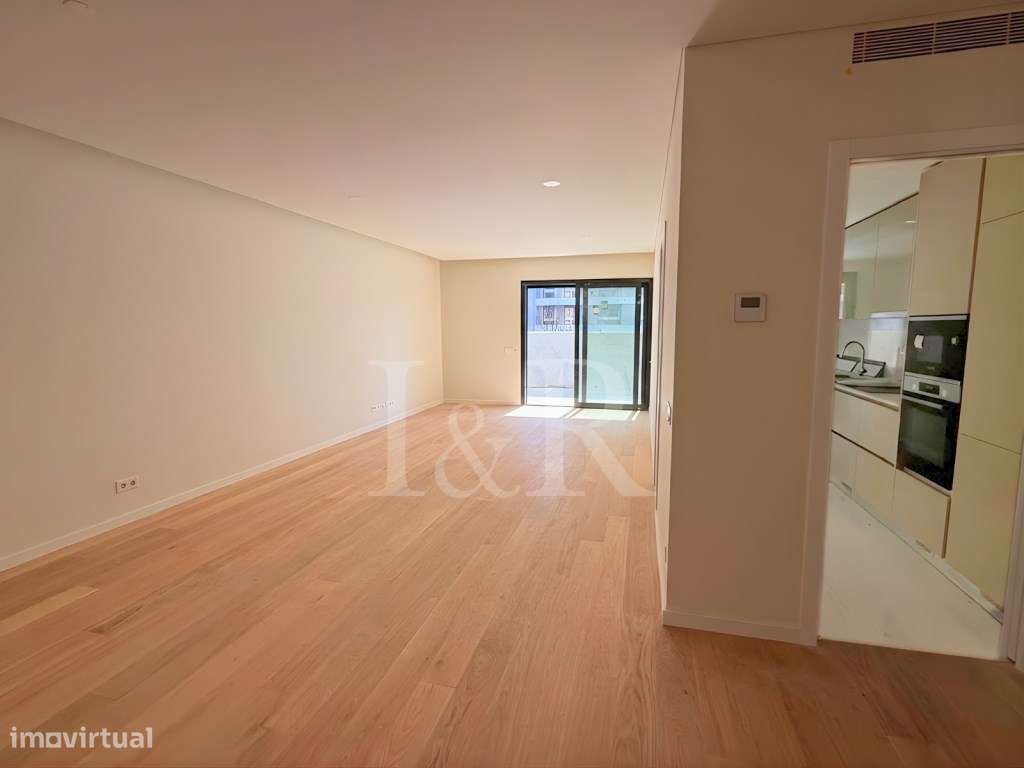 Apartamento T3 com varanda e estacionamento em Miraflores, Oeiras-7