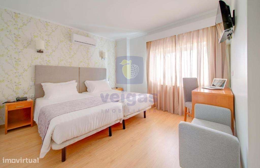 Hotel de 2 estrelas com 49 quartos, em atividade, com ocupação de 90%,-6