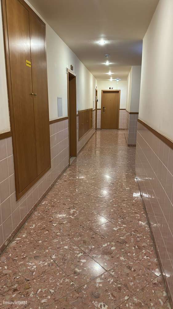 Apartamento T1 com lugar de parqueamento e piscina-15