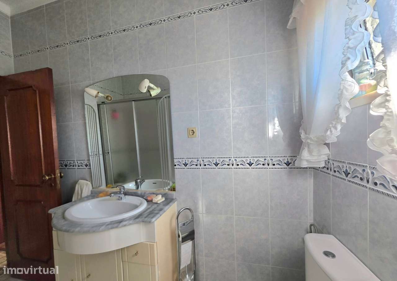 Prédio com 3 andares com utilização independente – Vendas Novas-9