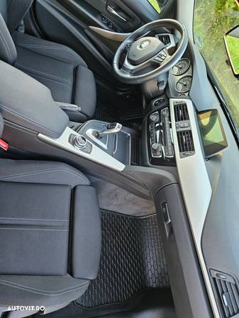 BMW Seria 3 318d Touring Aut. - 12