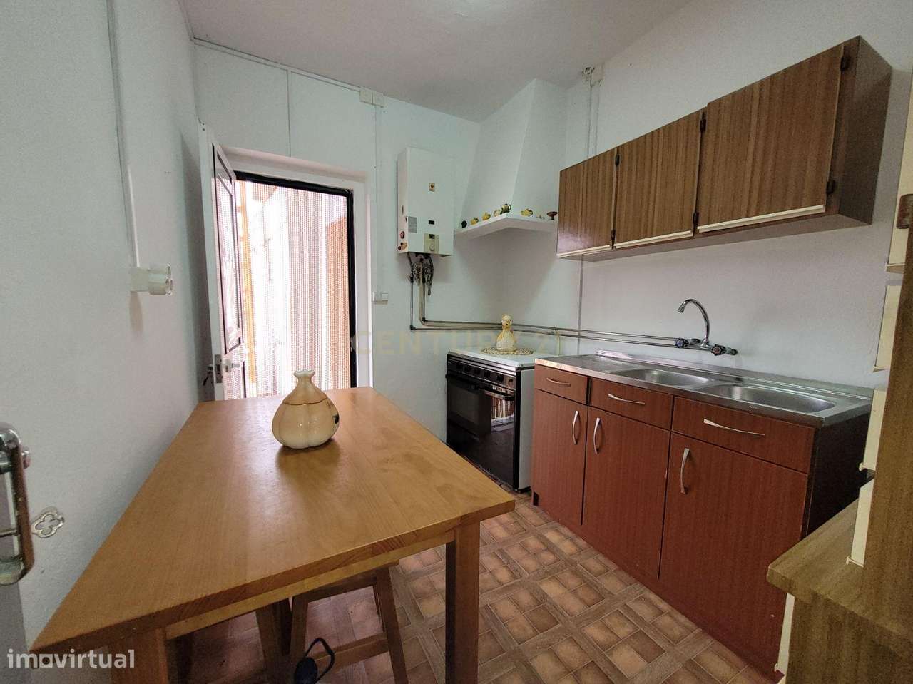 Moradia T2 isolada remodelada com jardim em Alenquer - Casais Brancos-13