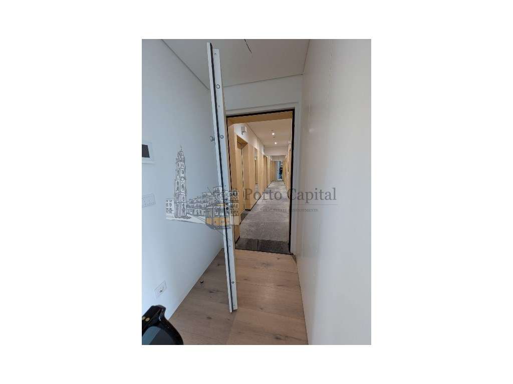 EXCELENTE APARTAMENTO T1, COM VARANDA NO CENTRO DE MATOSINHOS, JUNT... - Grande imagem: 2/33