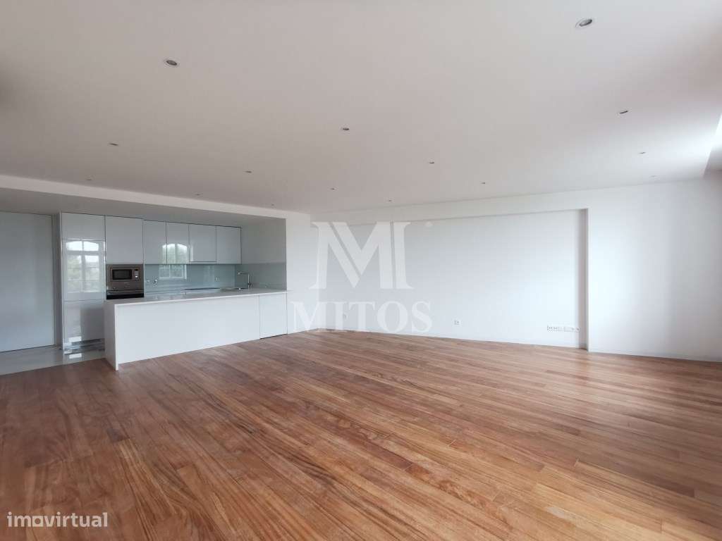 Luxuoso apartamento T2+1, para arrendamento, no Centro Histórico - Grande imagem: 2/13