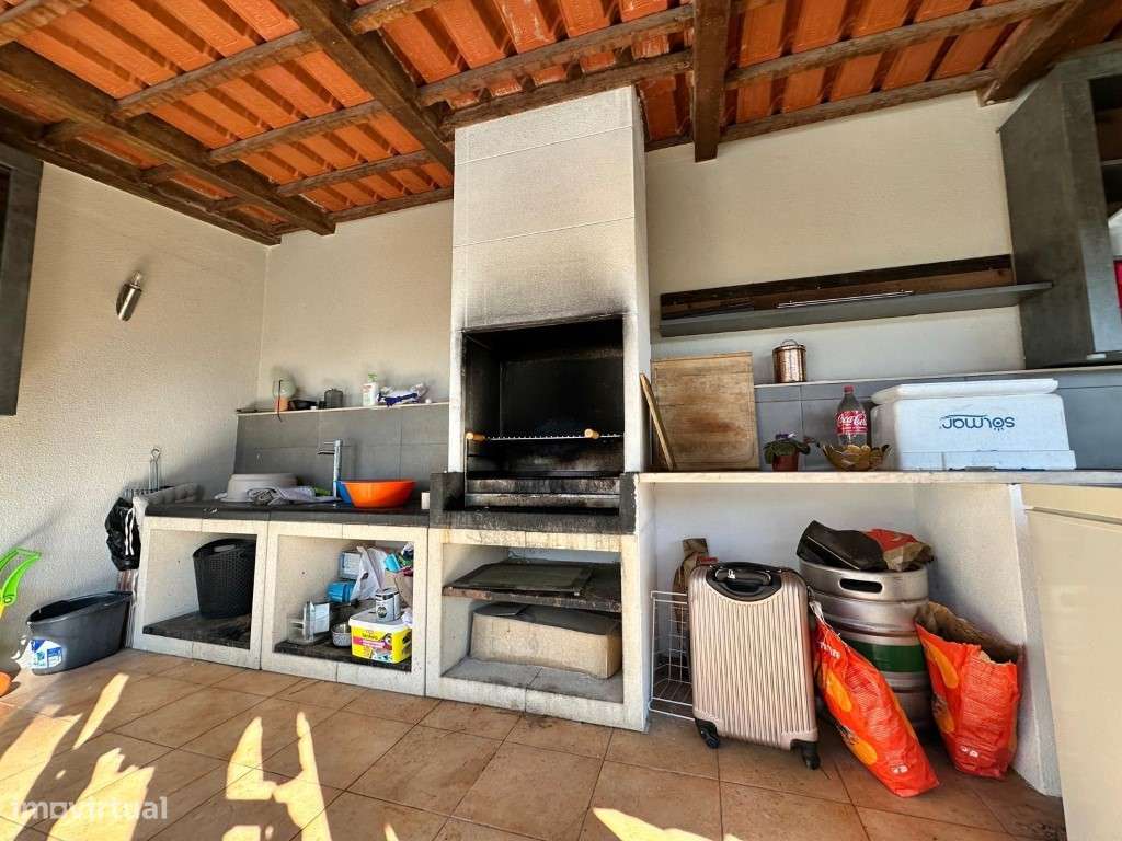 Vende-se Moradia V5 na Aroeira - Almada-16