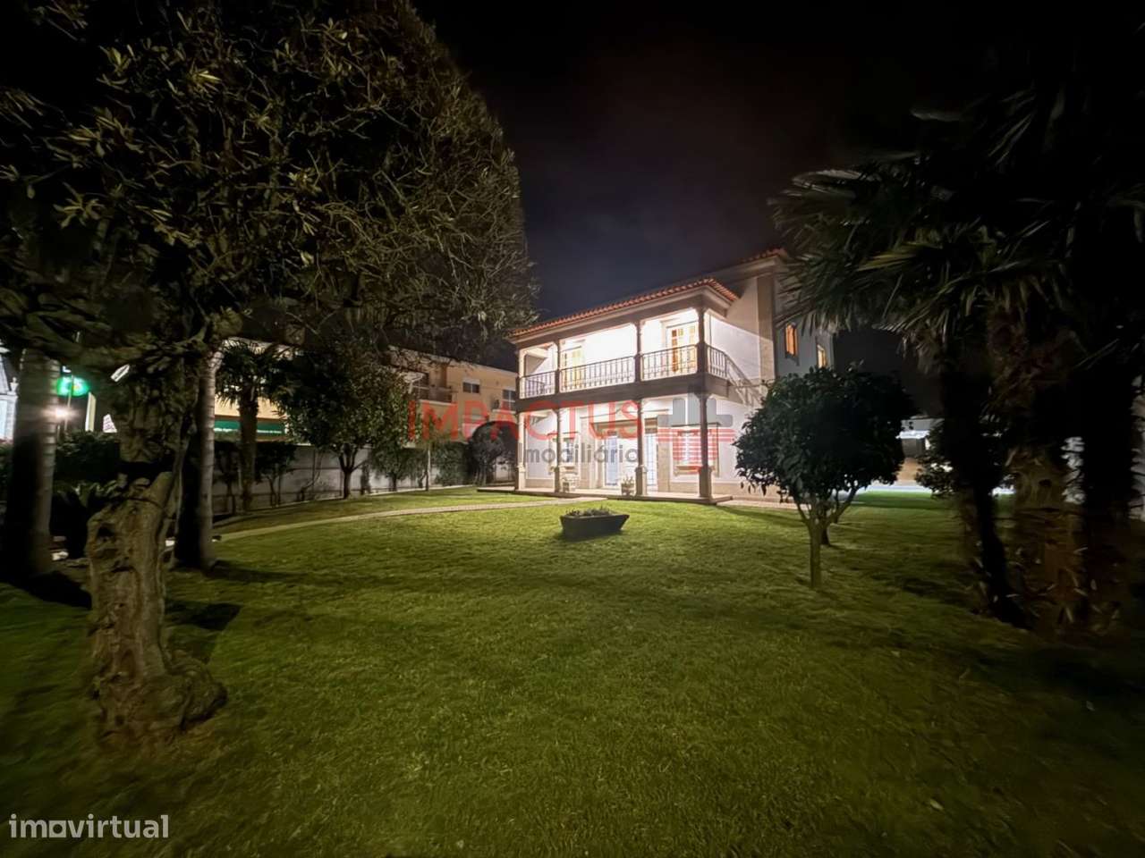 Imponente Moradia isolada com terreno de 1195m2-11