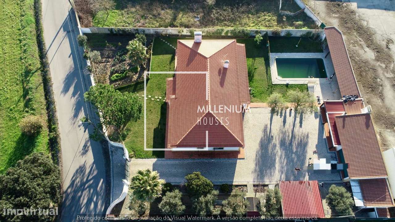 Moradia T4 com Jardim e Piscina – Benavente-2