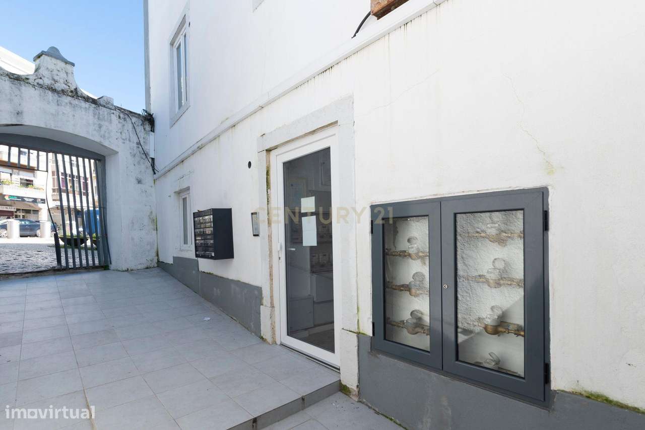 T1 com Vista Cidade em Camarate, arrendado até Maio 2027.-11