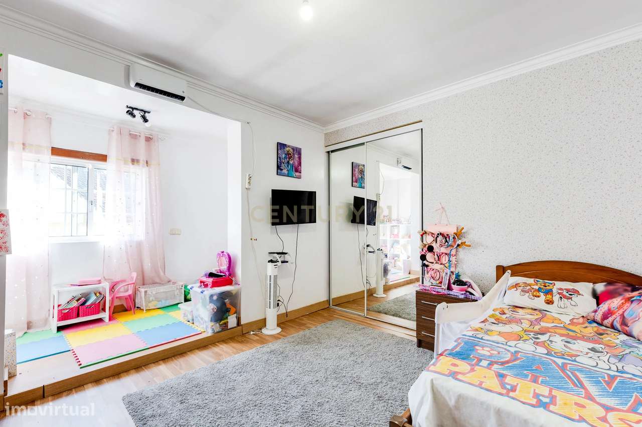 Moradia T5 com Jardim e Vista para o Rio em Venda de São José, Alberga-25