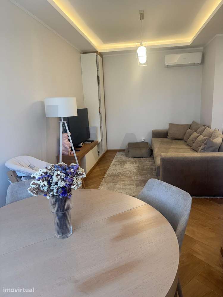 Linda a Velha - 1º Andar Remodelado, Mobilado e com Financiamento Gara-9