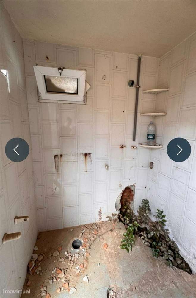 Prédio com 3 Habitações, Garagem e Terreno em Grijó-8