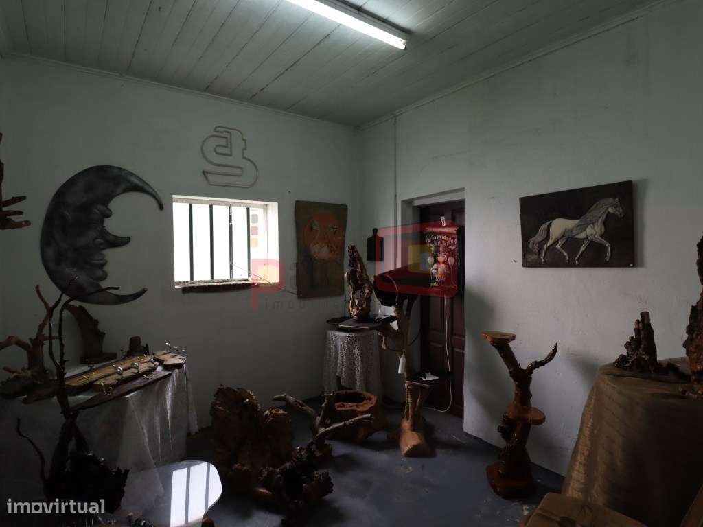 TERRENO COM CASAS - SARILHOS GRANDES-35