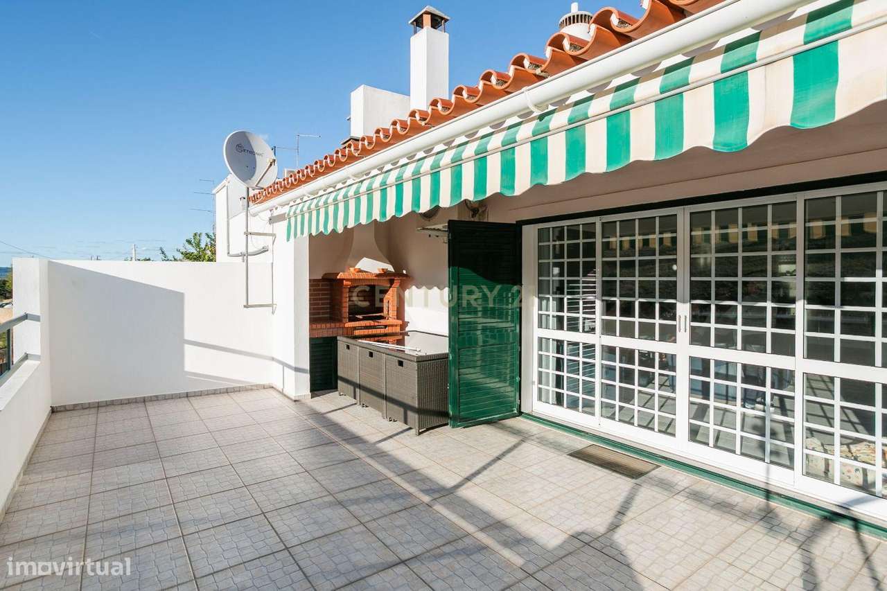 Moradia T3 em Mourão com piscina e vista para o Castelo-5