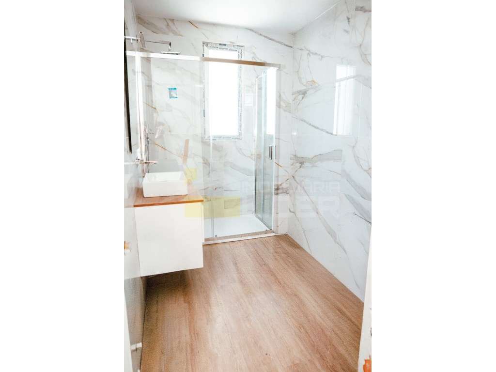Luxuoso apartamento T3, no Centro de Lourinhã, Atalaia.-5