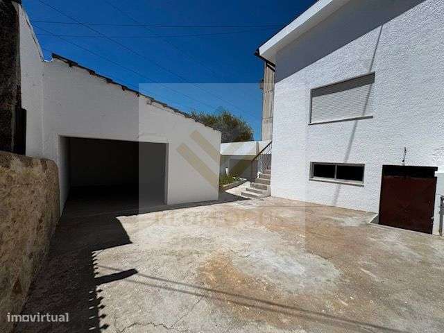 ​Moradia T3 Restaurada no Centro de Escapães-38
