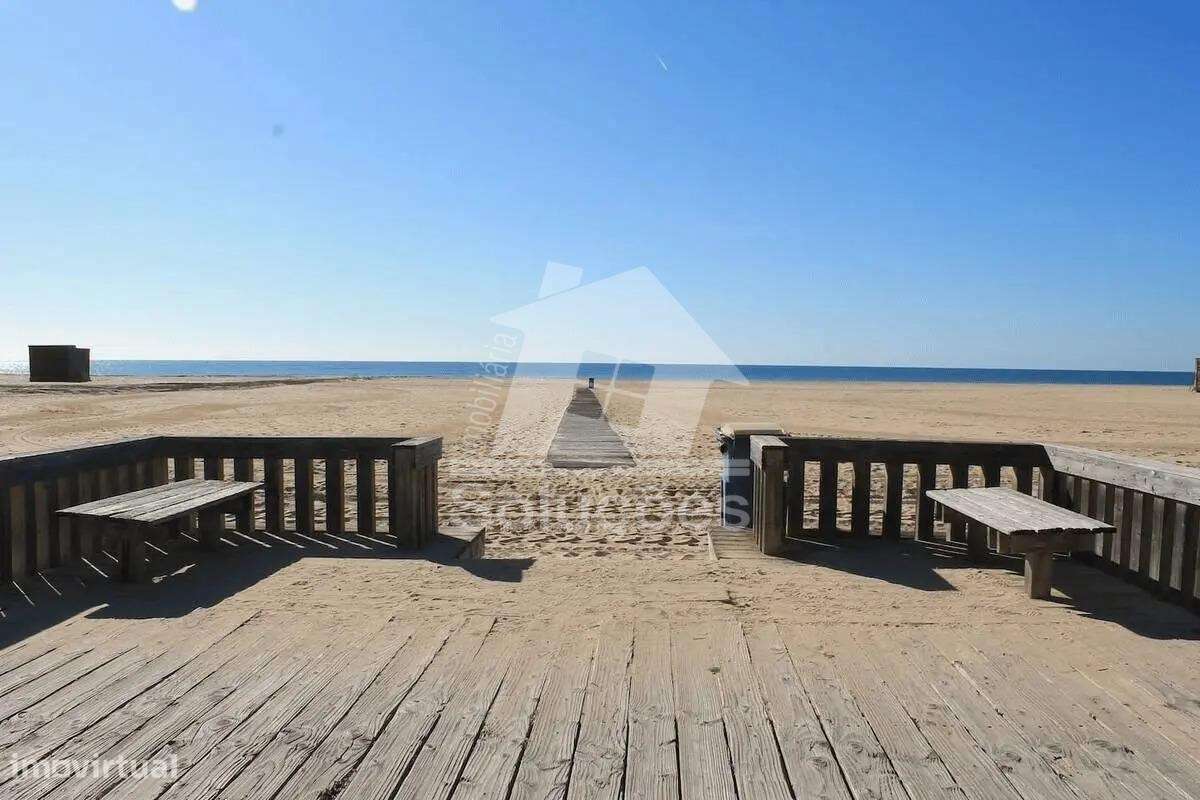 Apartamento T2 luminoso e bem conservado na prestigiada zona da Praia - Grande imagem: 5/13