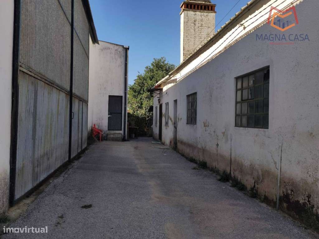 Moradia em Propriedade Total com 3 apartamentos T3, + 1 apartamento...-10