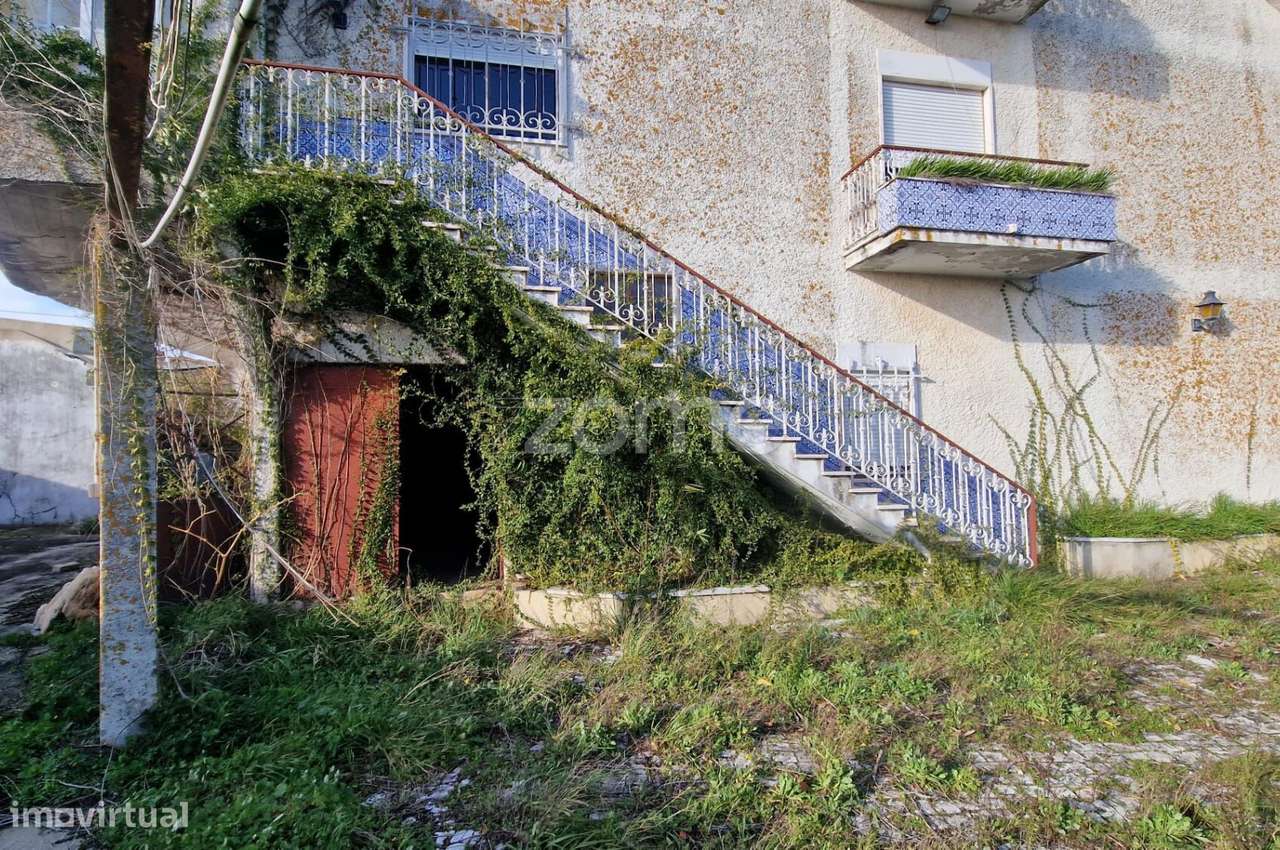 Moradia T4 para restaurar. - Grande imagem: 3/36